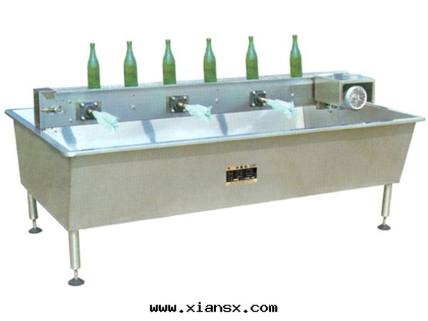 3 六(liù)头(tóu)水(shuǐ)槽式刷瓶(píng)機(jī).jpg