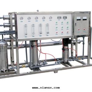 一(yī)吨(dūn)双(shuāng)级反(fǎn)滲透主(zhǔ)機(jī)