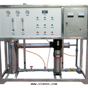 单级反(fǎn)滲透主(zhǔ)機(jī)(1吨(dūn)/小时(shí)）